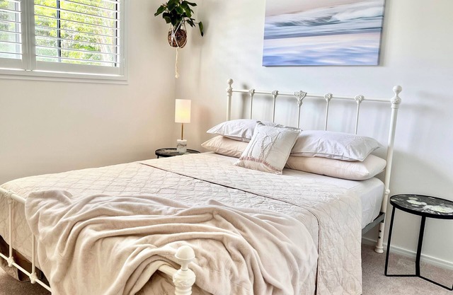 'Alba Bella' ~ Tranquil Sunrise Beach Apartment.nCosy~ Elegant~Modern~Spacious