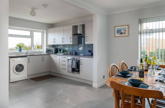 Alberts Retreat - Three Bedroom Apartment, Sleeps 6
