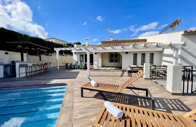 ALBIR & RELAX HOLIDAY VILLA R147