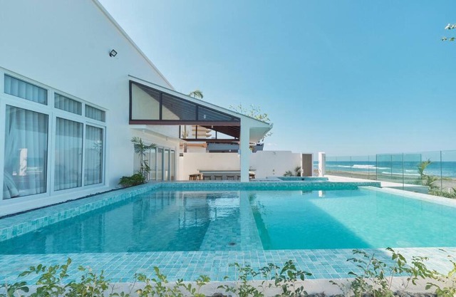 Alesea Baroro, La Union, Private Modern Villa with Pool, Jacuzzi, Beachfront View