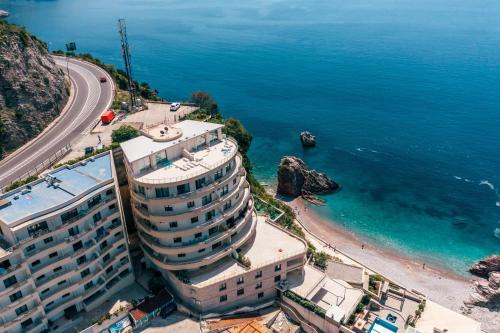 Alex Lux sea view aparmtent 2