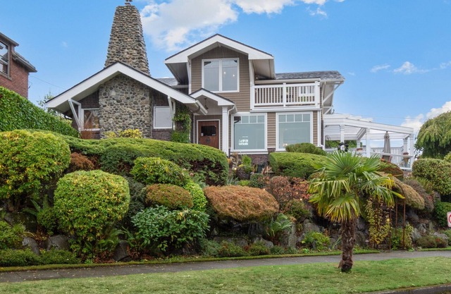 Alki Beach Area, Bluff with Stunning, walk on ferry to downtown/Pike Market