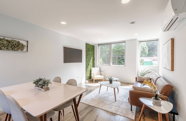 Alki Home w Parking, Fast WiFi, Steps to the Beach