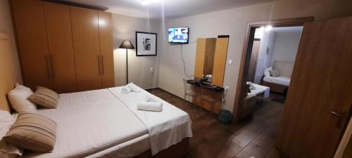 All Season Apartments