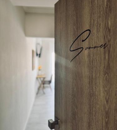 All Season - Summer Room