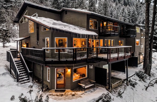 All Seasons River Inn