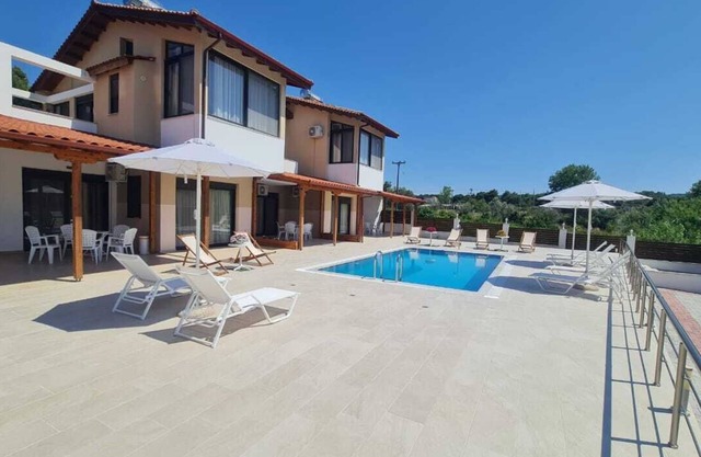 Allegro is a complex of 3 detached villas