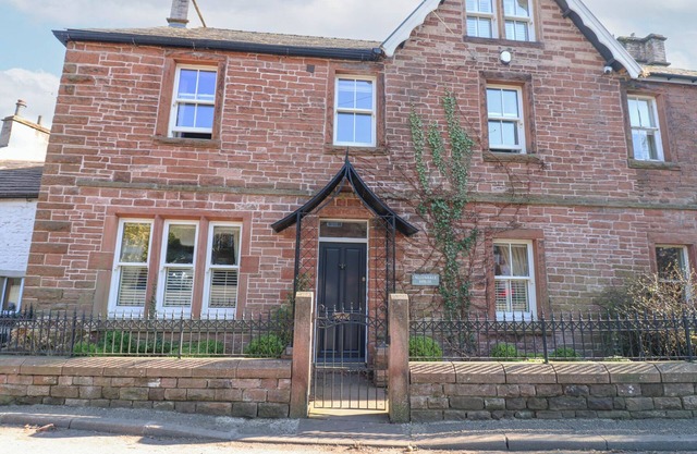 ALLENDALE HOUSE, family friendly, with open fire in Armathwaite