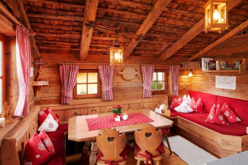 Almdorf Flachau - Luxus Hüttenurlaub