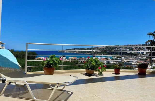 Almyrida Apartments, Large pool, 5 minutes walk from beach