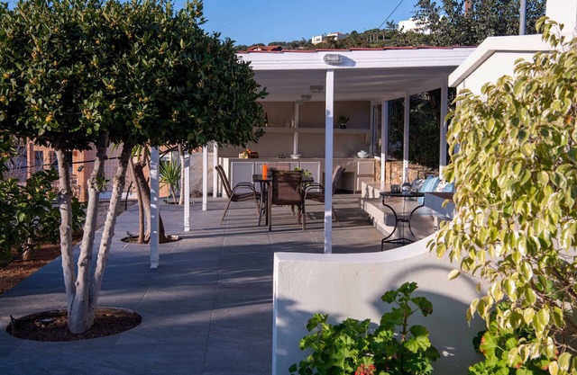 Almyros House I by the sea 3bd with garden & BBQ