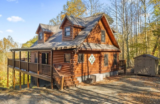 Alpen Rose-Open for Bookings! VIEWS, Hot Tub, Wi-Fi