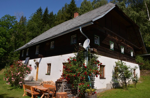 Alpine hut, secluded location, family vacation, party campfire, fishing view of the valley