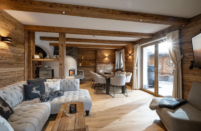 "Alpine Lodge" holiday flat on the ski slope