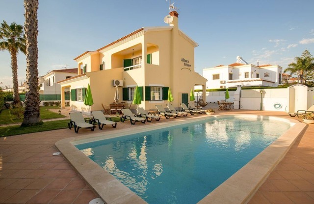 Altura Prime-Villa w/Private Pool 500m from Beach