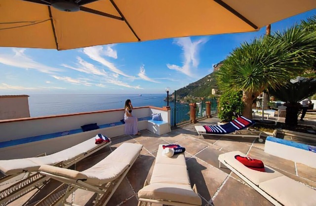 Amalfi Coast Villa w/Sea Views & Sauna & Jacuzzi plus Parking plus Rooftop
