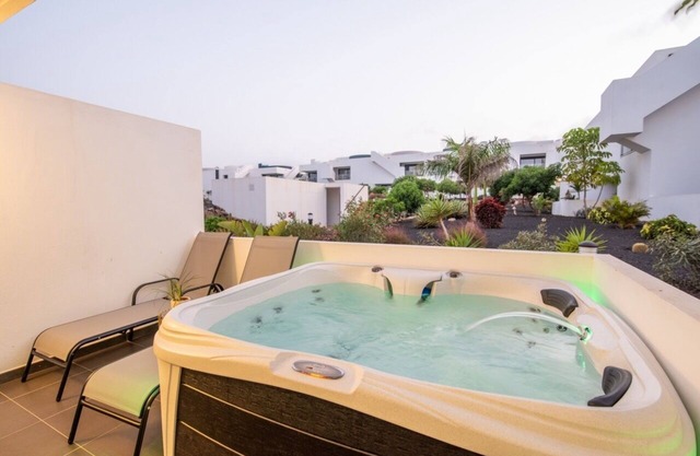 AMARILLO Vv APARTMENT - JACUZZI, AIR CONDITIONING-SUPERHOST Vv APARTMENTS SL