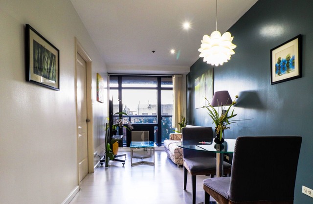 Amazing big 1BR Romantic View Gramercy Makati 0712