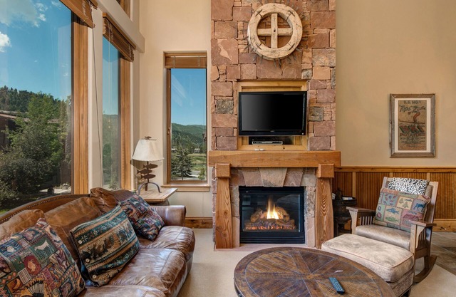 Amazing condo with views, fireplace & close to everything