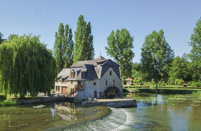 Amazing domain with his fabulous water Mill set on river, near to Paris.