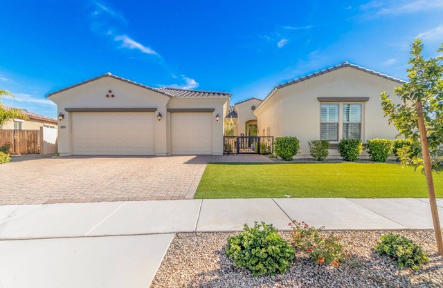 AMAZING EXECUTIVE STYLE HOME/MASTERPLAN COMMUNITY/COMMUNITY LAKE/POOLS