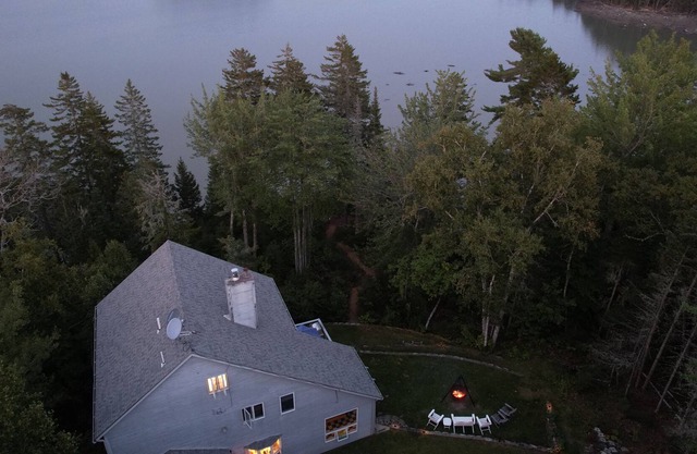 Amazing family friendly home with 200' of private oceanfront & hot tub