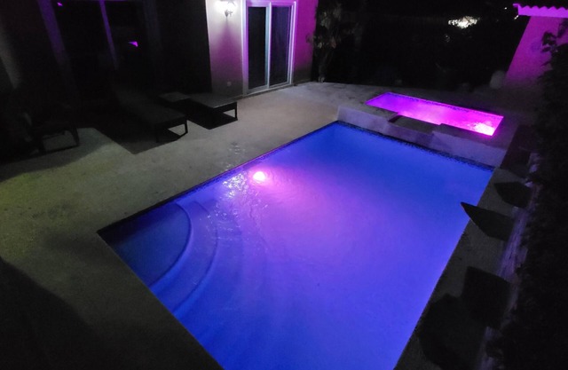 Amazing Heated Jacuzzi, Private Pool, 2 Bed/Bath, AC in Everyroom!