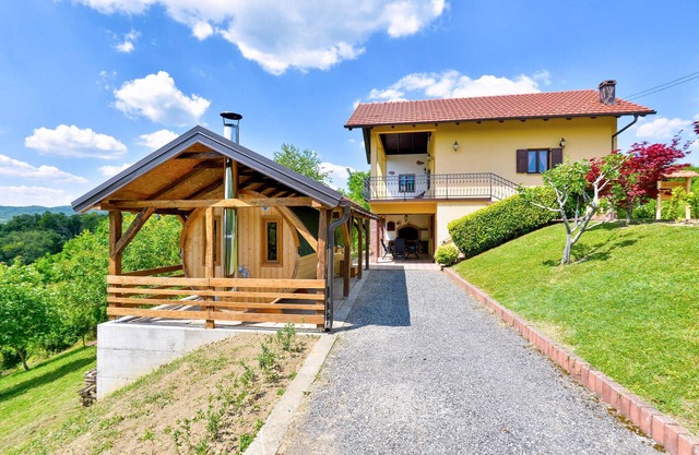 Amazing home in Adamovec with sauna