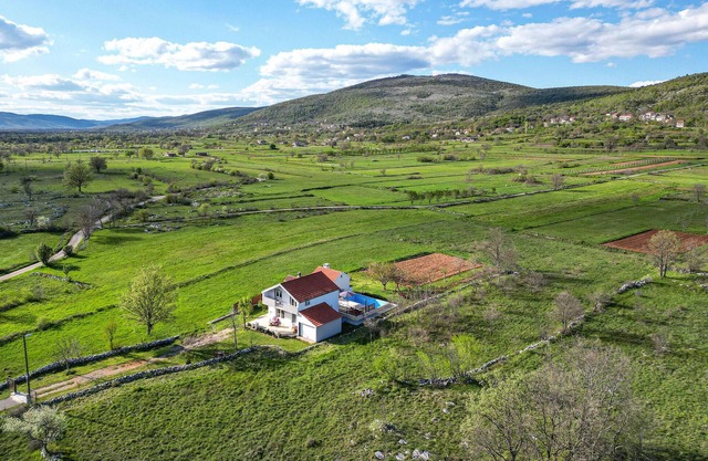 Amazing home in Bisko with WiFi