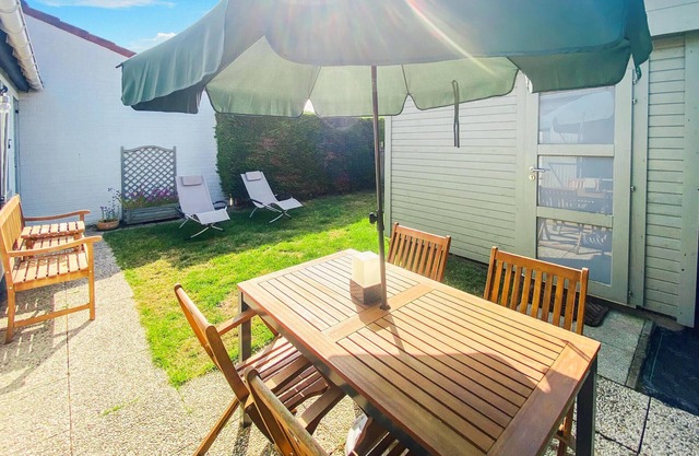 Amazing home in Bredene with WiFi