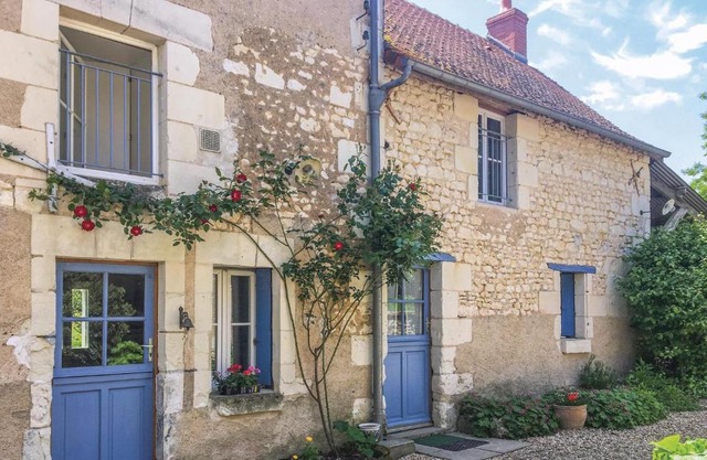 Amazing home in Civray s-Esves with 3 Bedrooms and WiFi