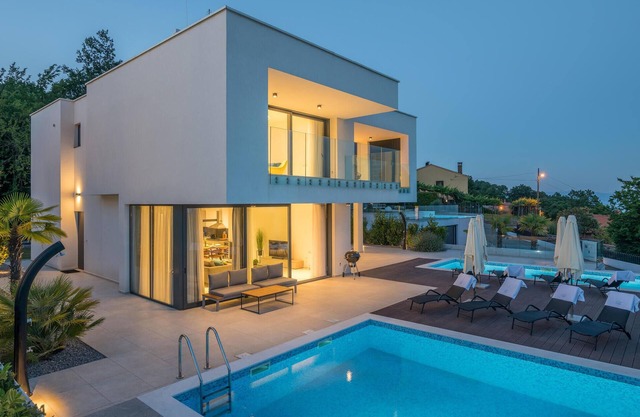 Amazing home in Icici