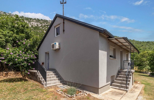 Amazing home in Karlobag with WiFi
