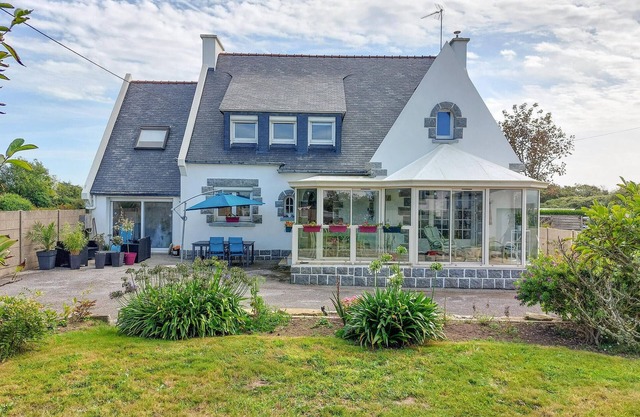 Amazing home in Plogoff with WiFi