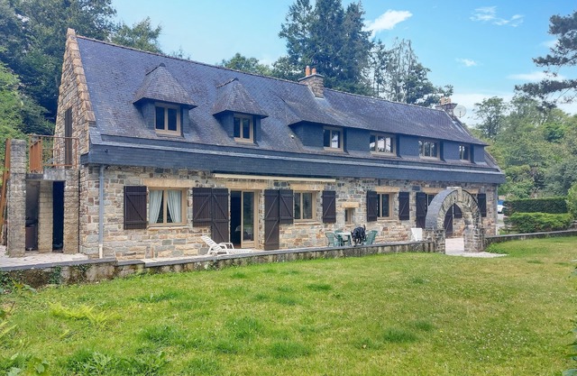 Amazing home in Saint-Thurien with WiFi