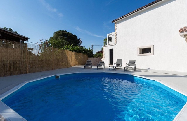 Amazing home in Tinjan