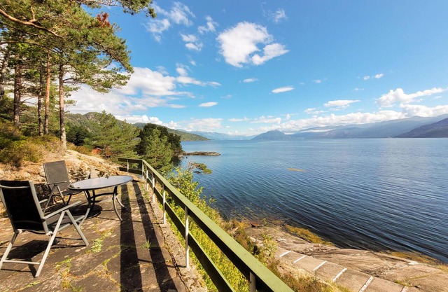 Amazing home in Tørvikbygd with WiFi