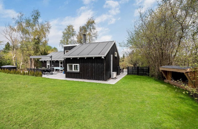 Amazing home in Væggerløse with sauna