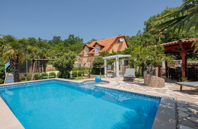 Amazing home in Zmijavci