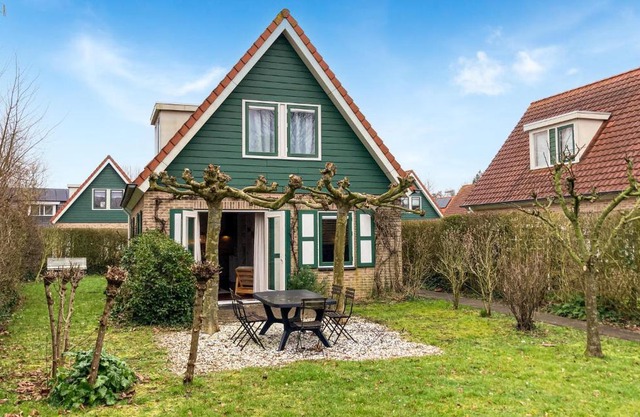 Amazing Home In Zonnemaire With Wifi