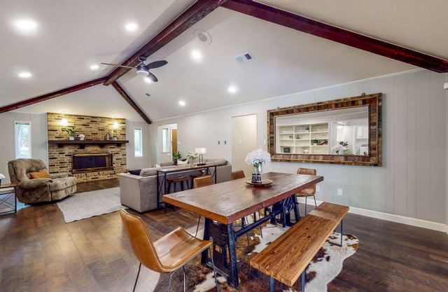 Amazing Home on 14 Acres - Vineyards, Pond & Trails - Newly Updated Kitchen