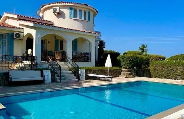 AMAZING LUXURY VILLA WITH PRIVATE POOL IN FANTASTIC PEACEFUL LOCATION