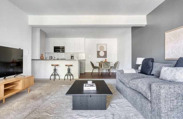 Amazing Menlo Park 1BR w/Gym, Pool & W/D, near Freeways, by Blueground