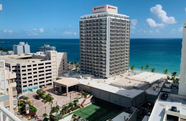 Amazing Ocean View Studio (King Bed/WIFI) in prime Condado