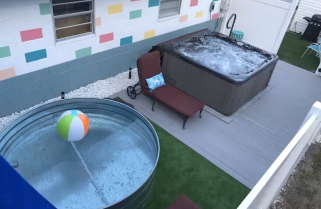 Amazing private studio with hot tub! Great place to stay!