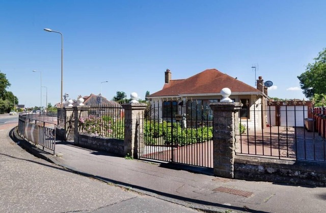 Amazing Private Villa Sleeps 8, 9 mins to centre