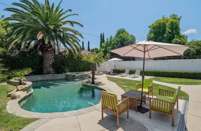 Amazing retreat with a pool and privacy