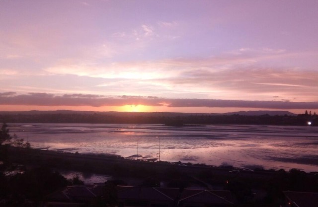 Amazing seaviews! 1 min walk to town and waterfront.