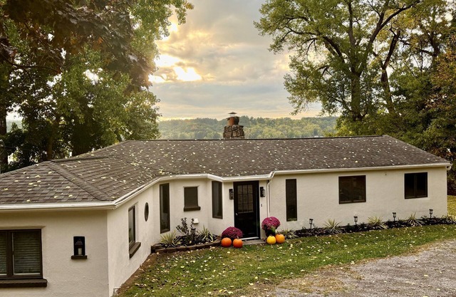 Amazing Sunsets! Great Yard, Parking & 1st Fl Bdrm