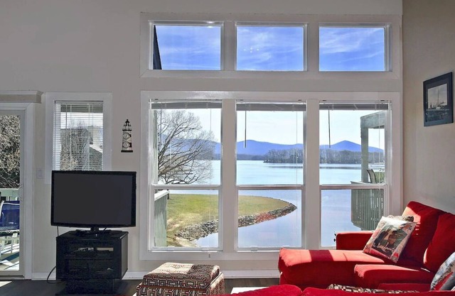 Amazing View, Quiet Cove of Bernards Landing, Sandy Beach, 3 Kings and Twin Bunk